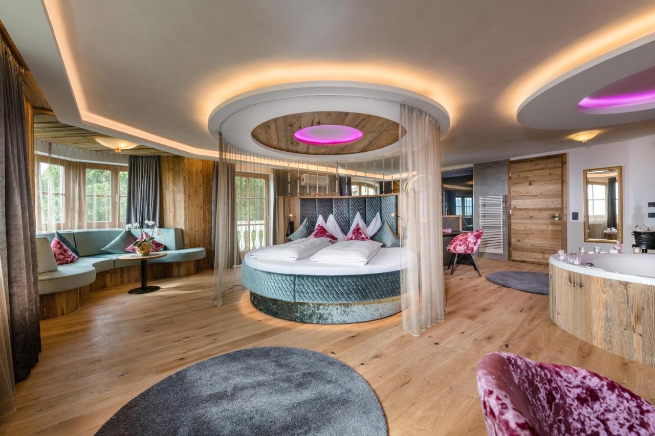 Hotel Winzer Wellness & Kuscheln Sankt Georgen im Attergau Exterior foto