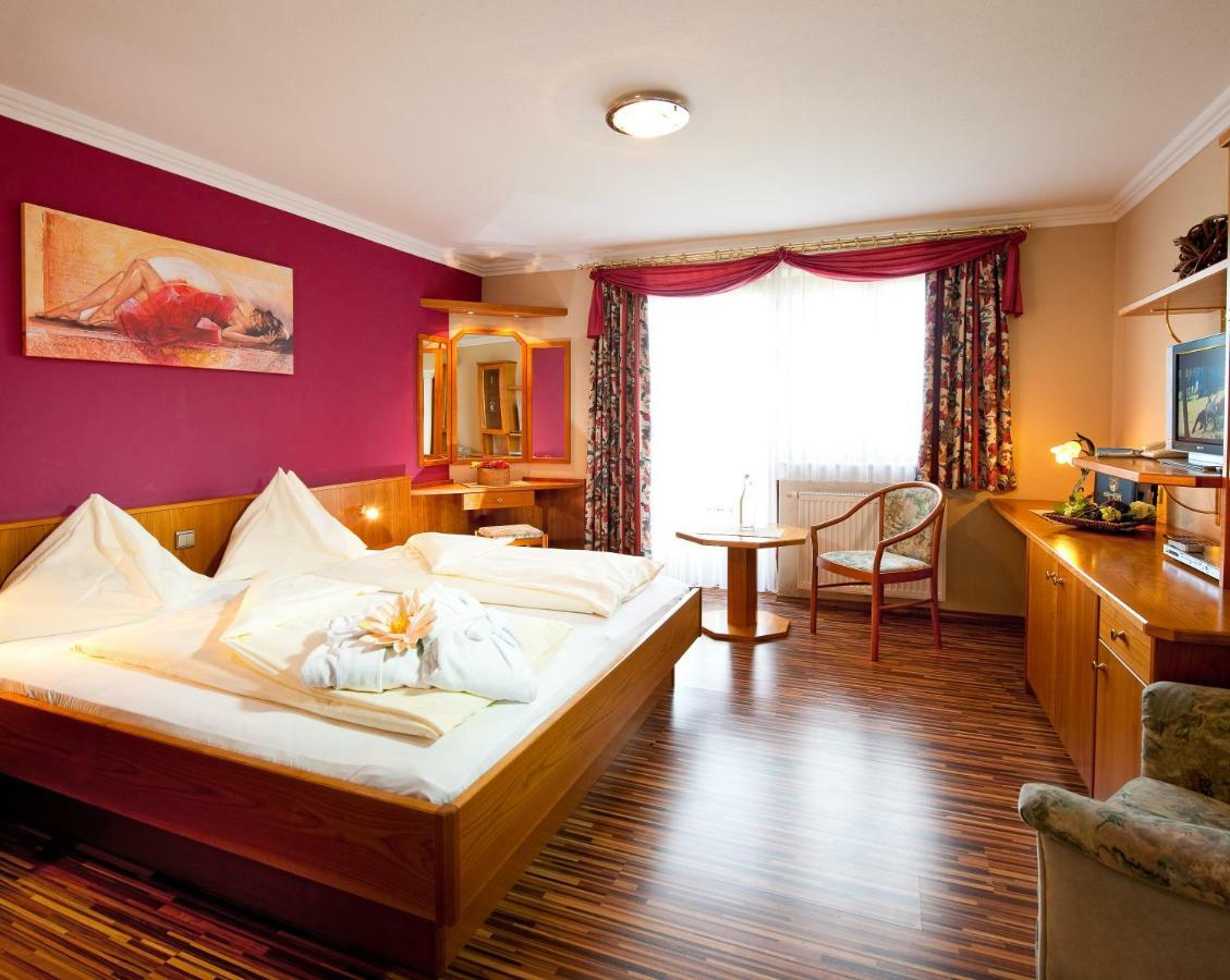 Hotel Winzer Wellness & Kuscheln Sankt Georgen im Attergau Exterior foto