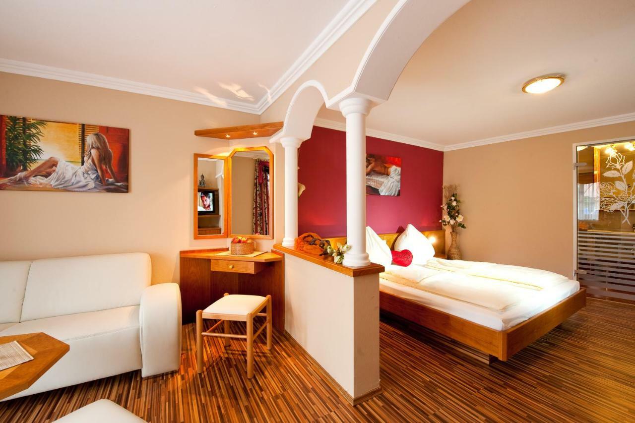 Hotel Winzer Wellness & Kuscheln Sankt Georgen im Attergau Exterior foto