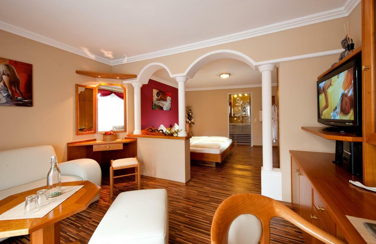 Hotel Winzer Wellness & Kuscheln Sankt Georgen im Attergau Exterior foto